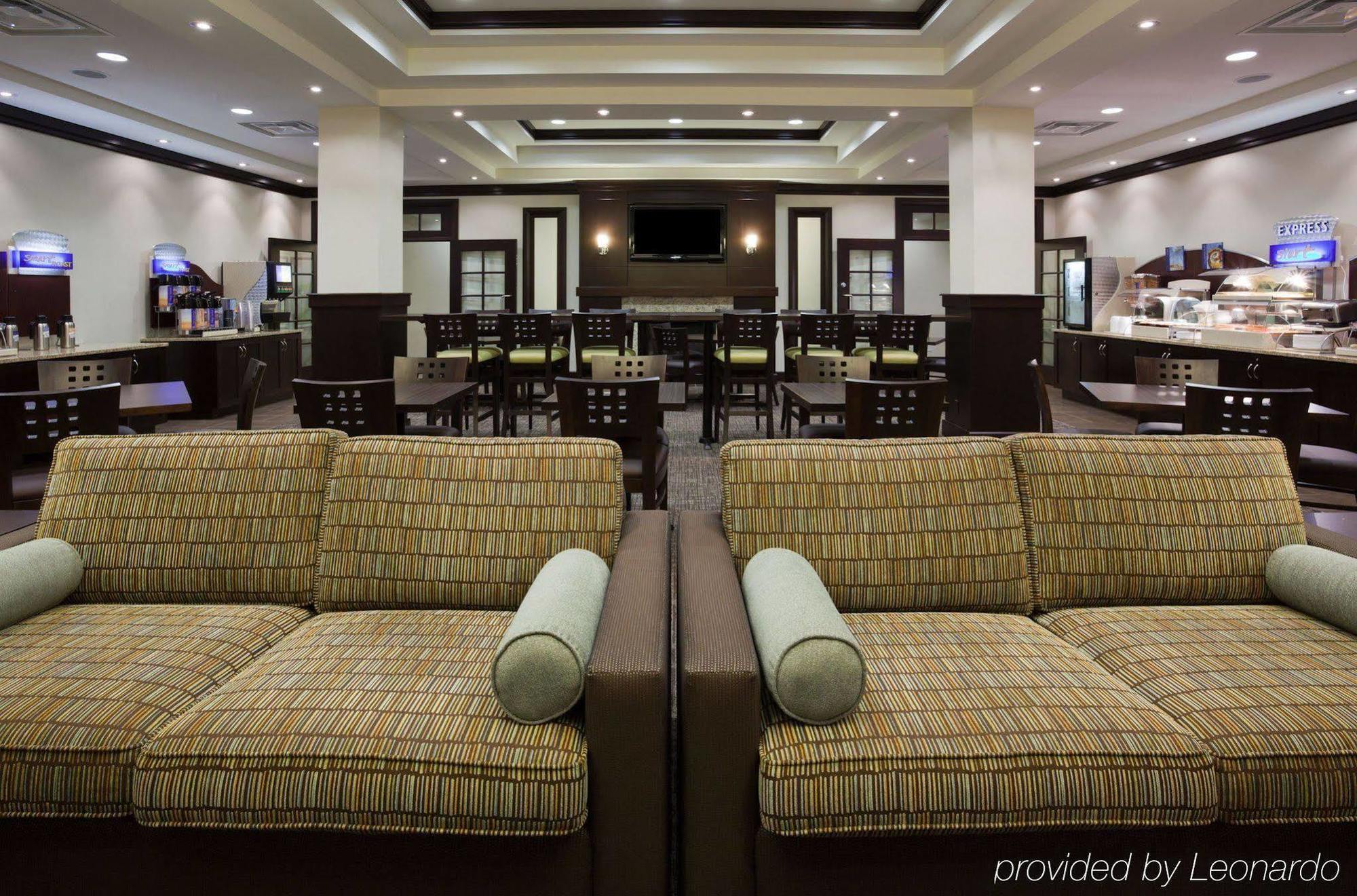 Holiday Inn Express & Suites New Liskeard Restoran gambar
